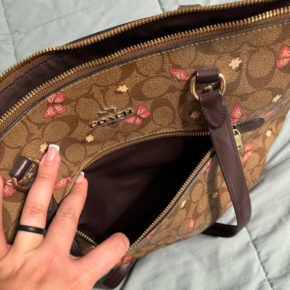 Coach Tote Bag - Picture 5 of 8